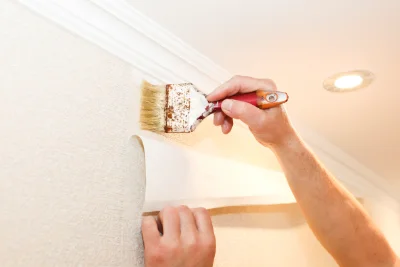 Pose de papier peint à Quettehou — revêtements muraux et toiles de verre